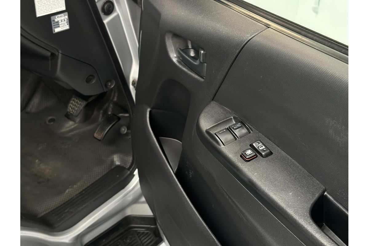 2011 Toyota Hiace 4WD High Roof KDH206