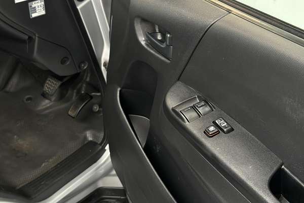 2011 Toyota Hiace 4WD High Roof KDH206