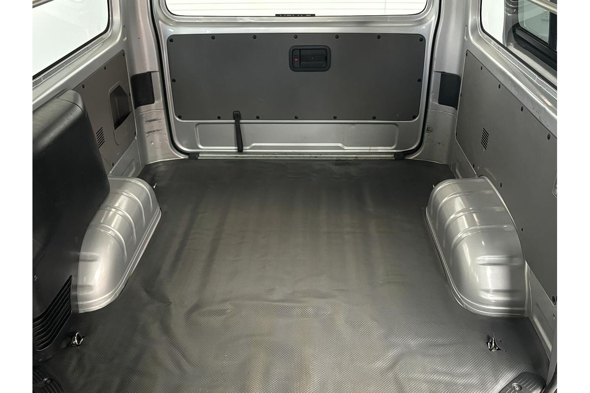 2011 Toyota Hiace 4WD High Roof KDH206