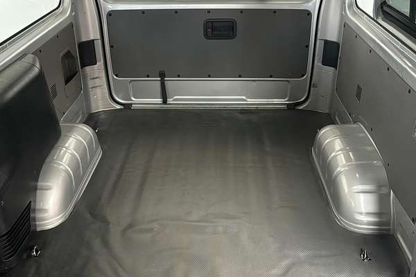 2011 Toyota Hiace 4WD High Roof KDH206