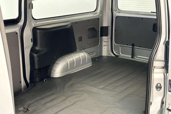 2011 Toyota Hiace 4WD High Roof KDH206