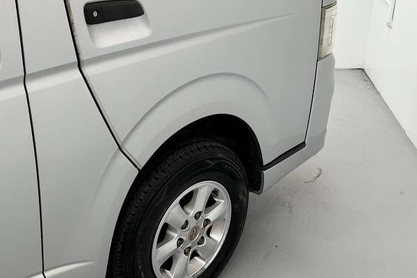 2011 Toyota Hiace 4WD High Roof KDH206
