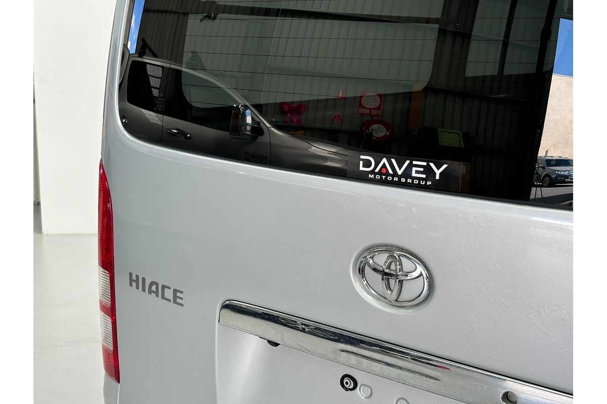 2011 Toyota Hiace 4WD High Roof KDH206
