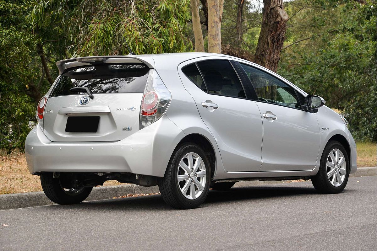 2014 Toyota Prius C i-Tech NHP10R