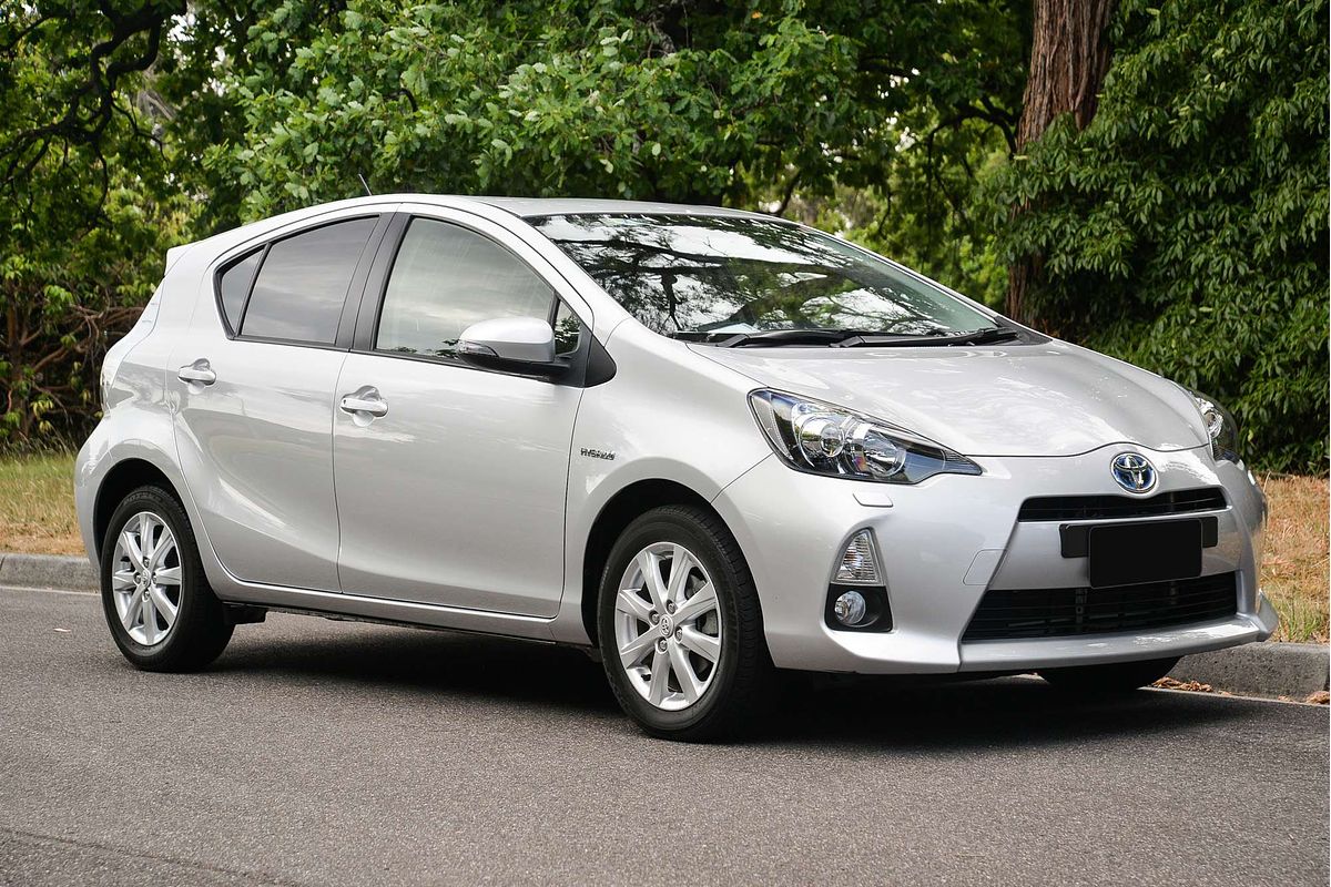 2014 Toyota Prius C i-Tech NHP10R
