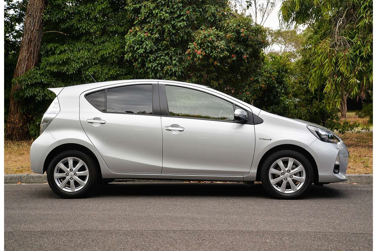 2014 Toyota Prius C i-Tech NHP10R