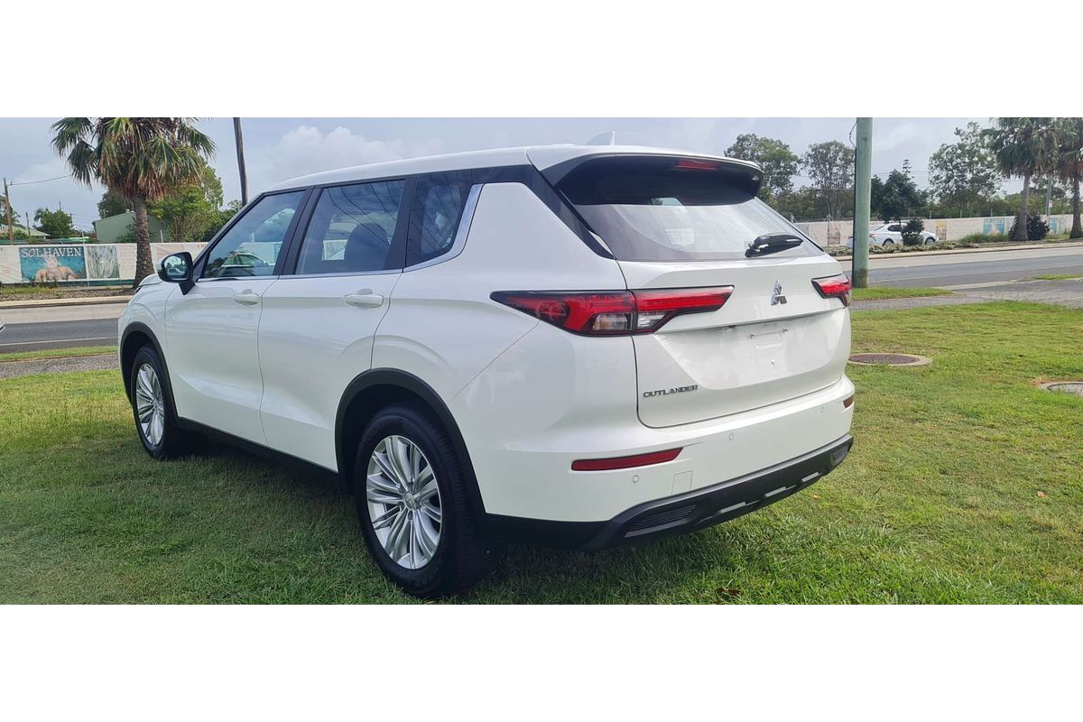 2023 Mitsubishi Outlander ES ZM