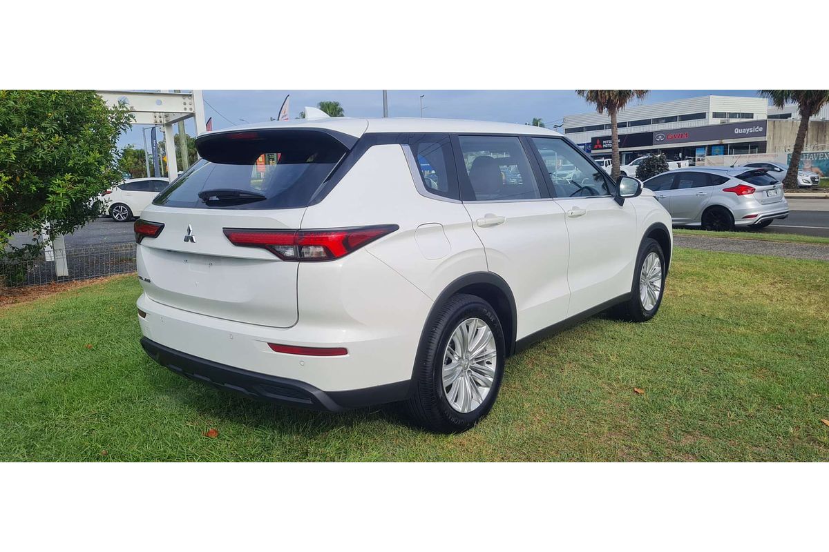 2023 Mitsubishi Outlander ES ZM