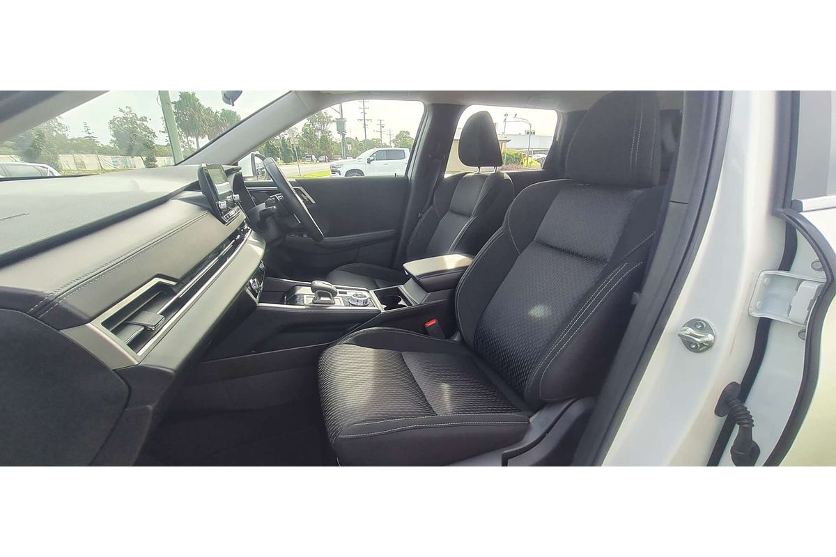 2023 Mitsubishi Outlander ES ZM