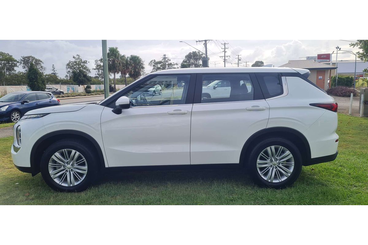2023 Mitsubishi Outlander ES ZM