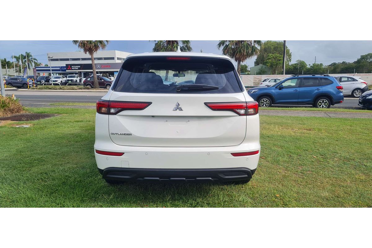 2023 Mitsubishi Outlander ES ZM