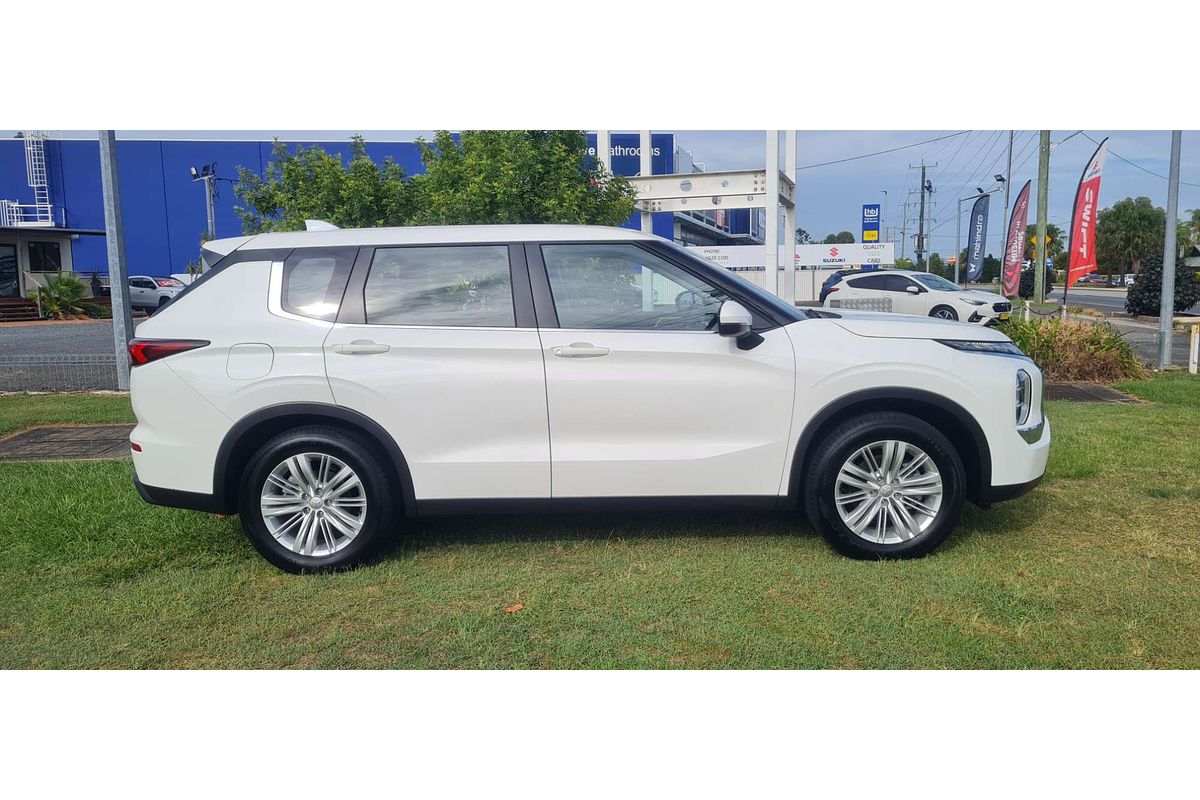 2023 Mitsubishi Outlander ES ZM