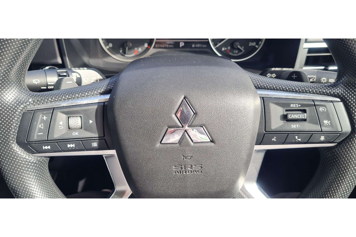 2023 Mitsubishi Outlander ES ZM