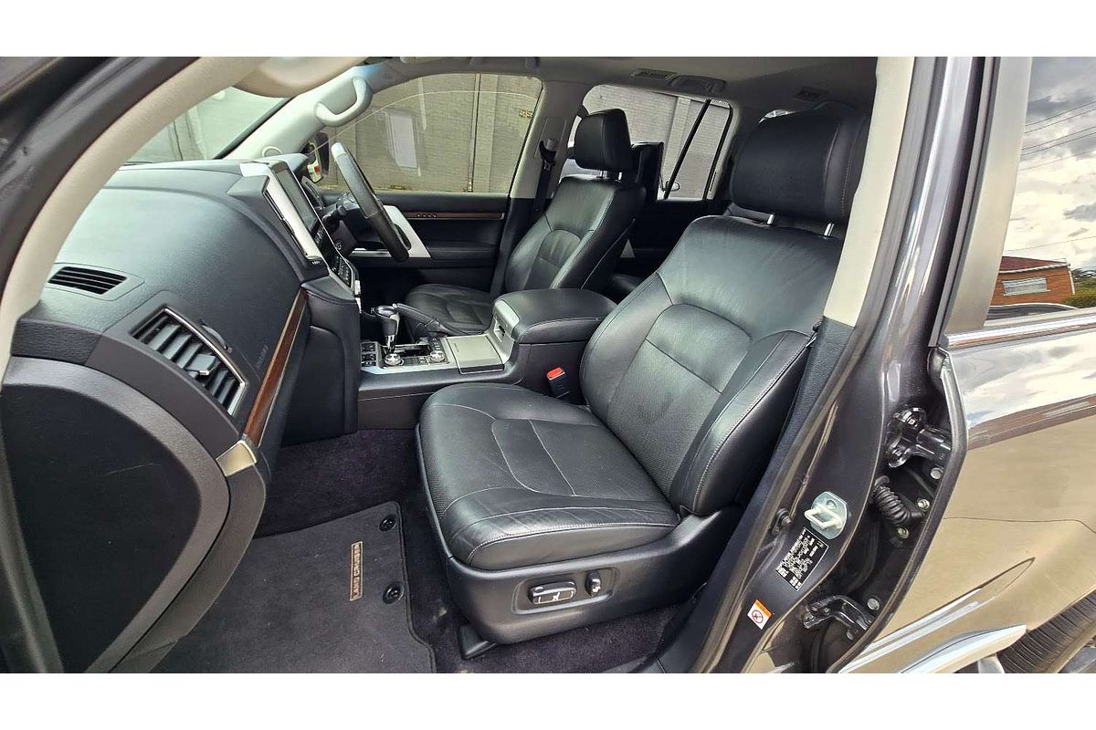 2016 Toyota Landcruiser Sahara URJ202R