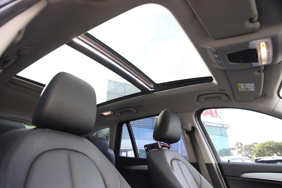 2016 BMW X1 sDrive18d F48