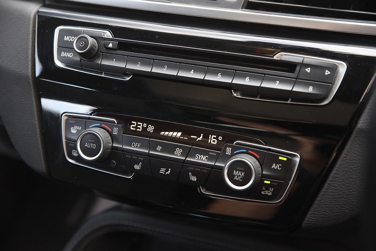 2016 BMW X1 sDrive18d F48