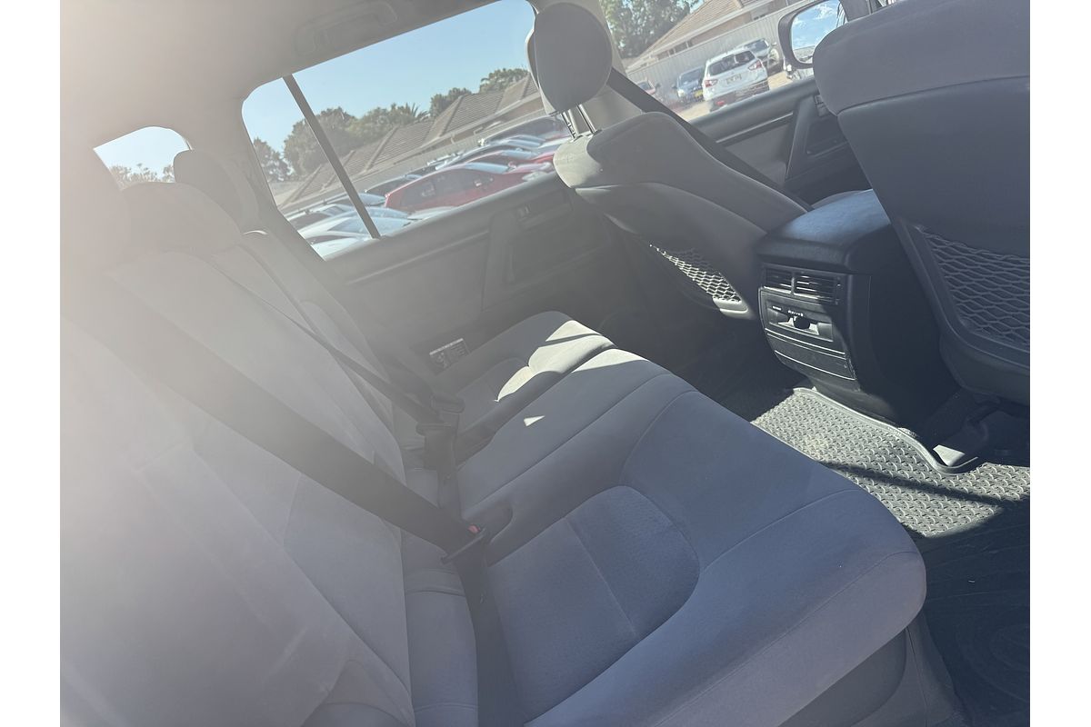 2011 Toyota Landcruiser GXL VDJ200R