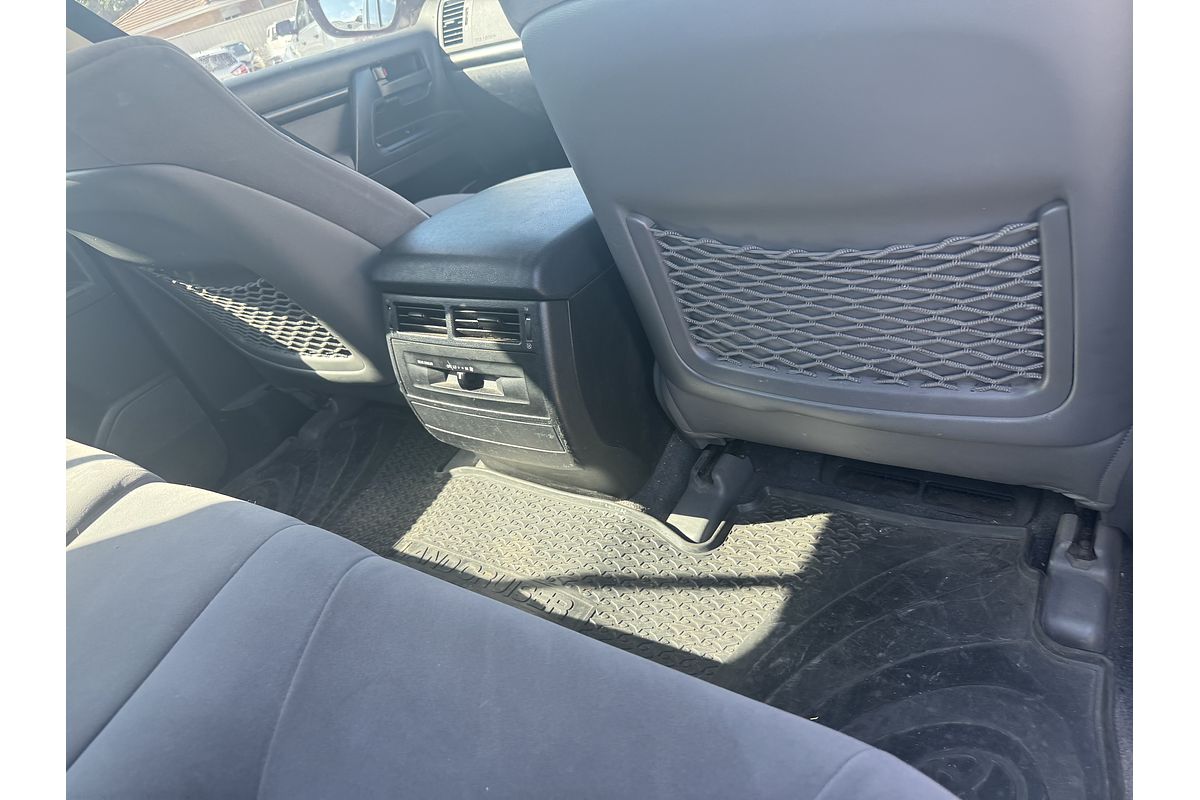 2011 Toyota Landcruiser GXL VDJ200R