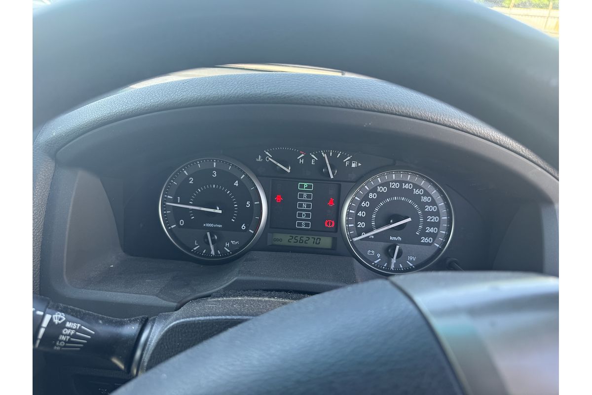 2011 Toyota Landcruiser GXL VDJ200R