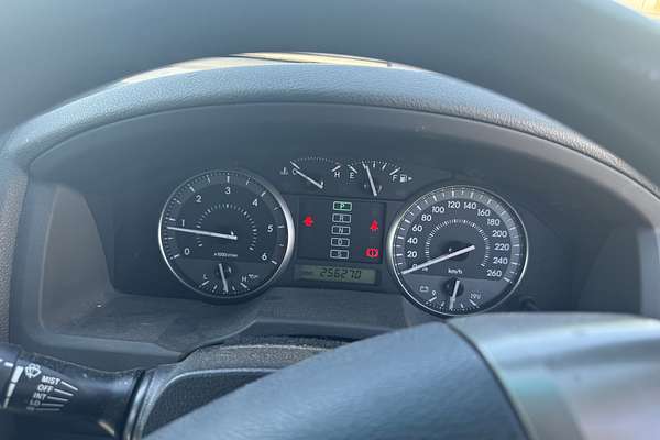 2011 Toyota Landcruiser GXL VDJ200R