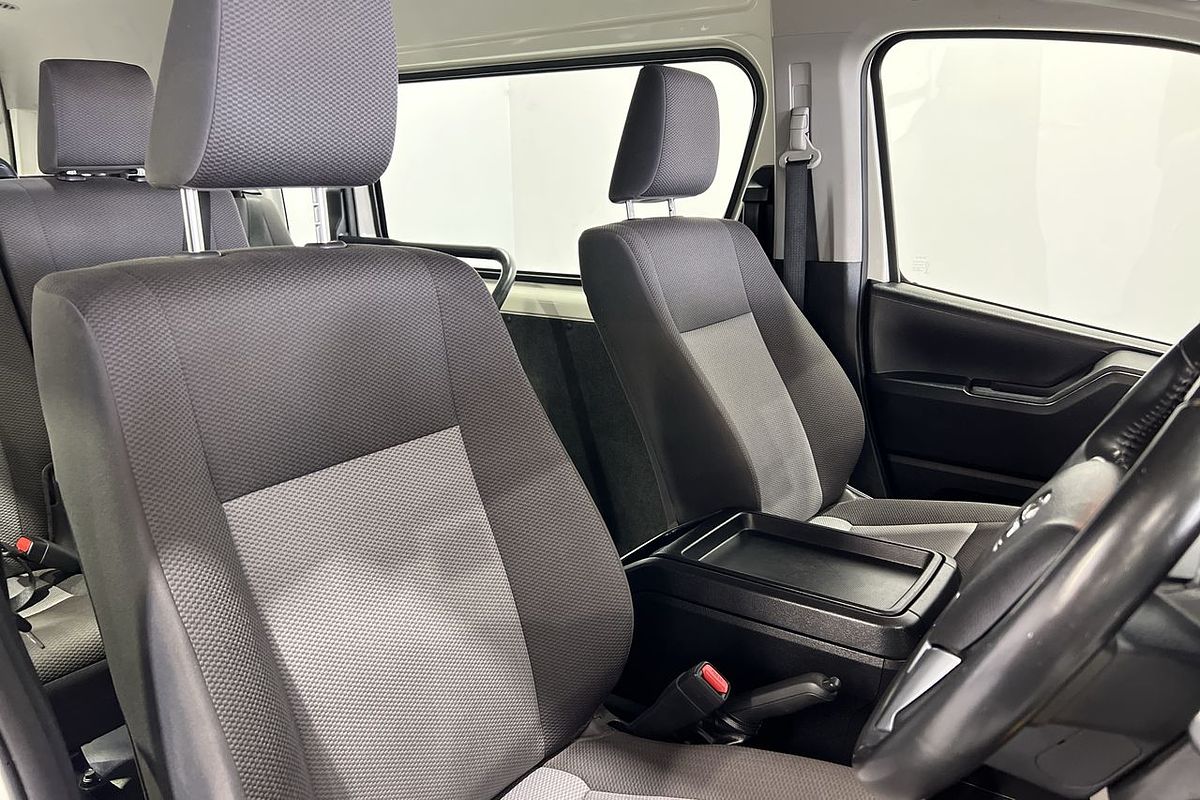 2022 Toyota Hiace Commuter GDH322R