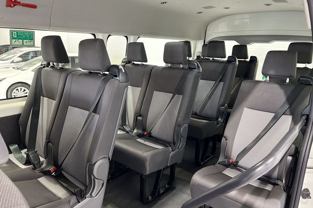 2022 Toyota Hiace Commuter GDH322R