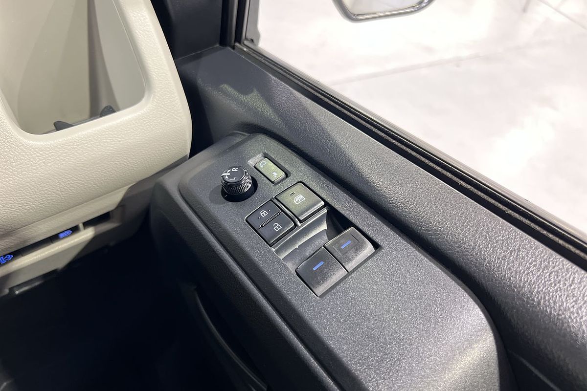 2022 Toyota Hiace Commuter GDH322R