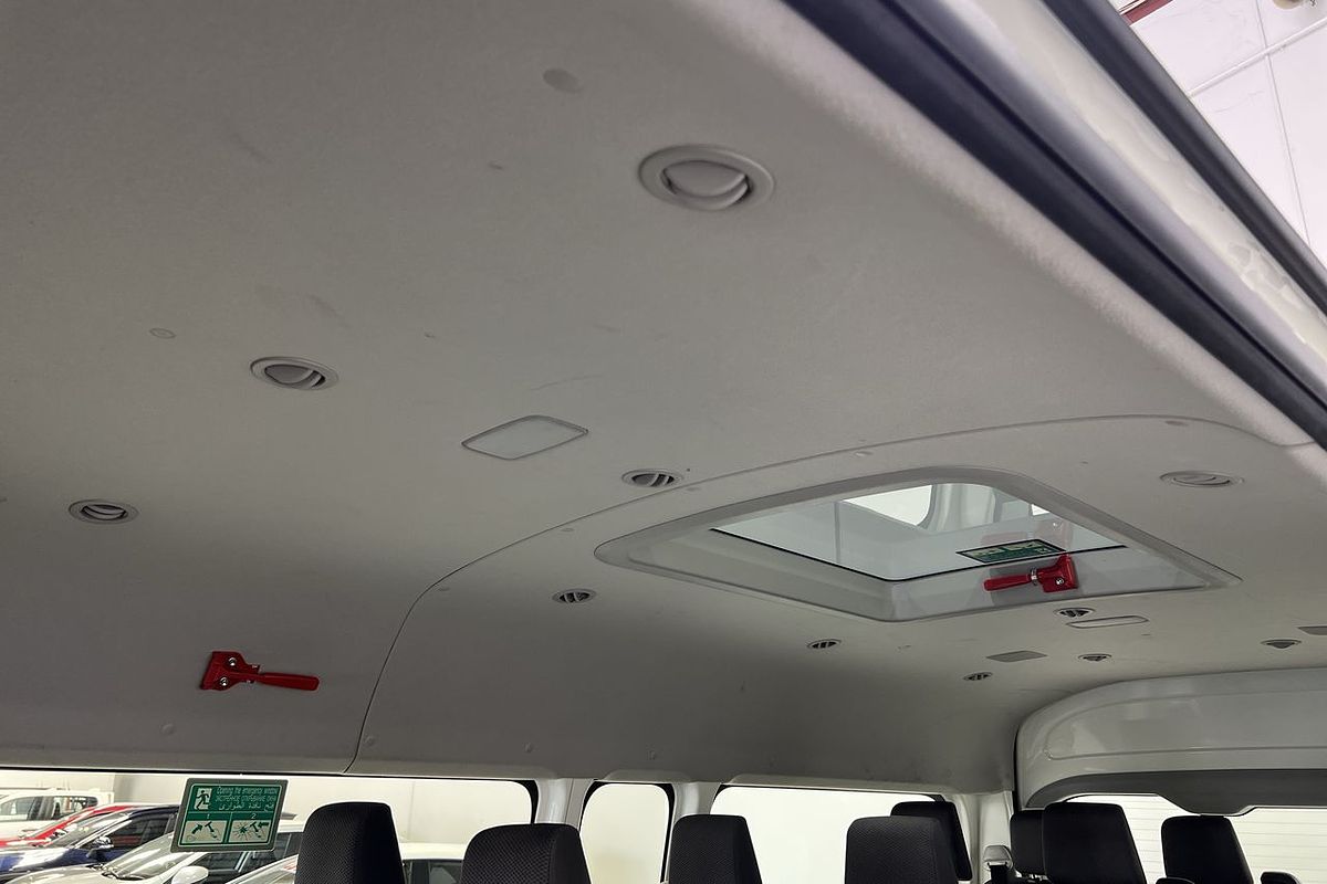 2022 Toyota Hiace Commuter GDH322R