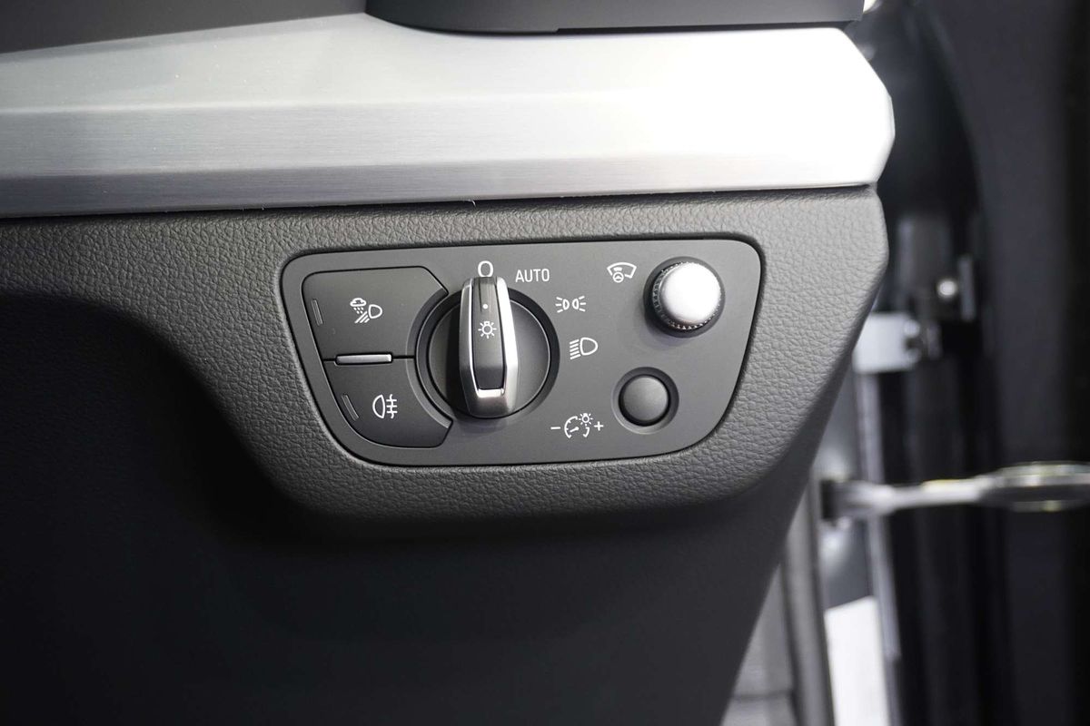 2024 Audi Q5 45 TFSI S Line FY