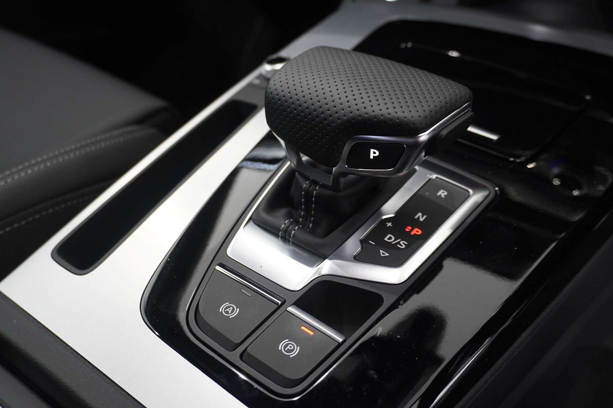 2024 Audi Q5 45 TFSI S Line FY