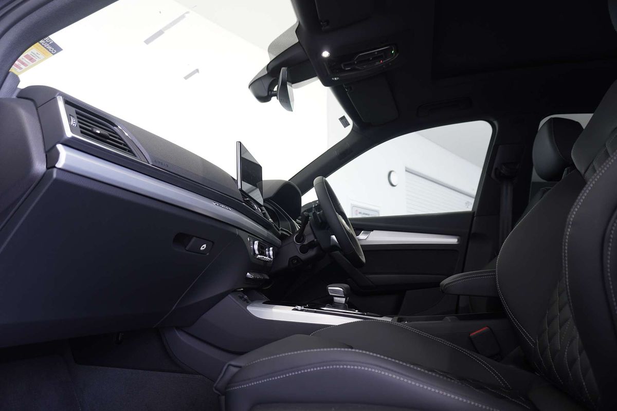 2024 Audi Q5 45 TFSI S Line FY