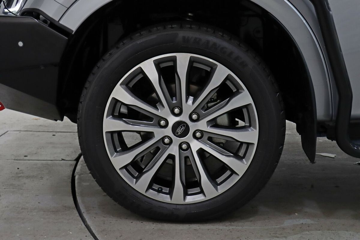 2024 Ford Everest Platinum