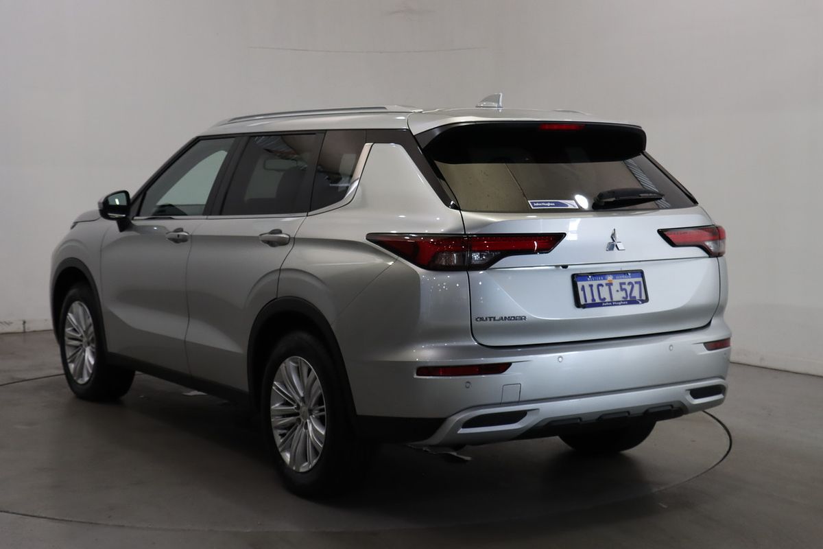 2023 Mitsubishi Outlander LS ZM