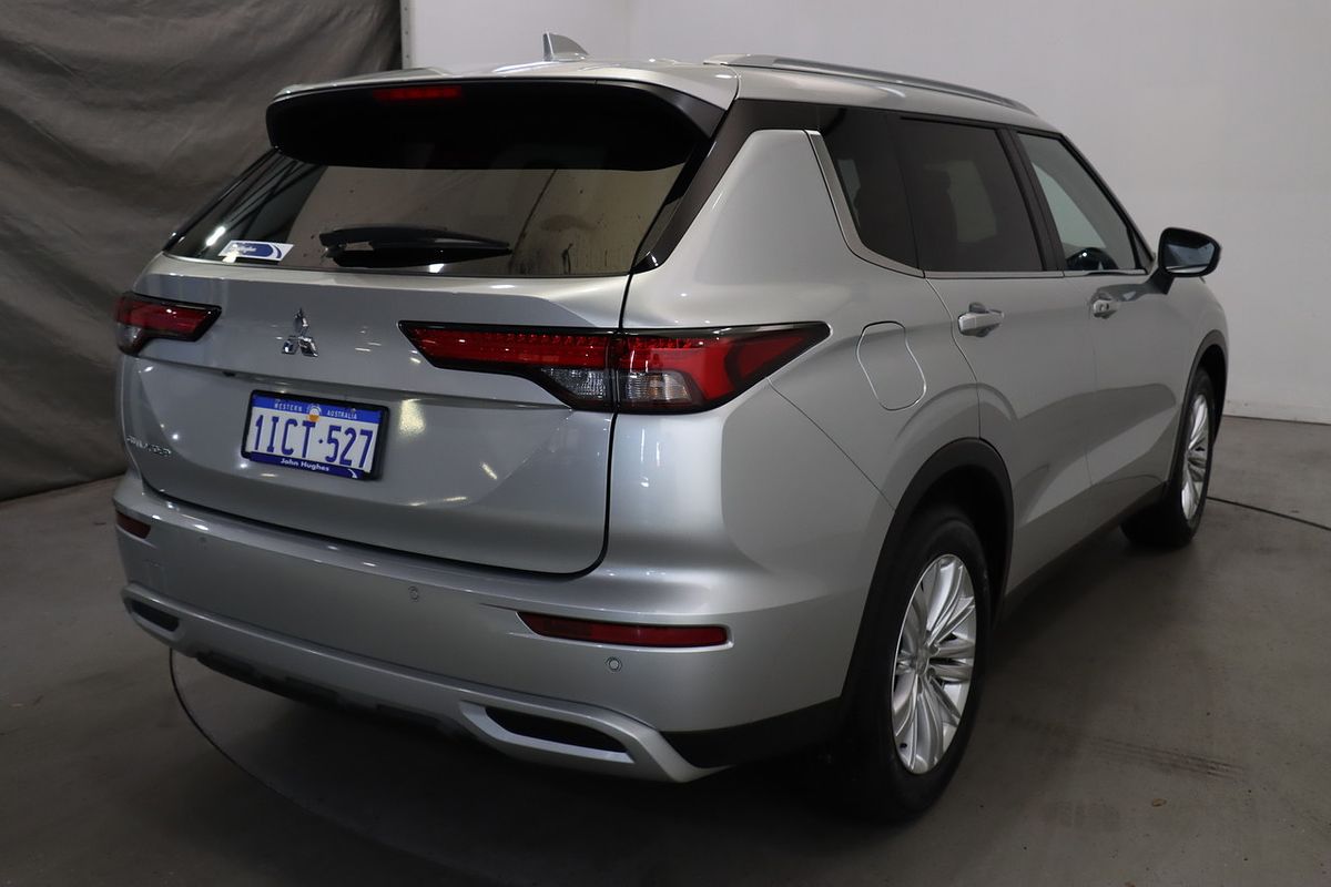 2023 Mitsubishi Outlander LS ZM