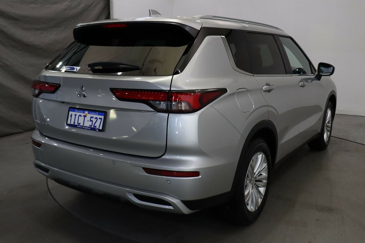 2023 Mitsubishi Outlander LS ZM