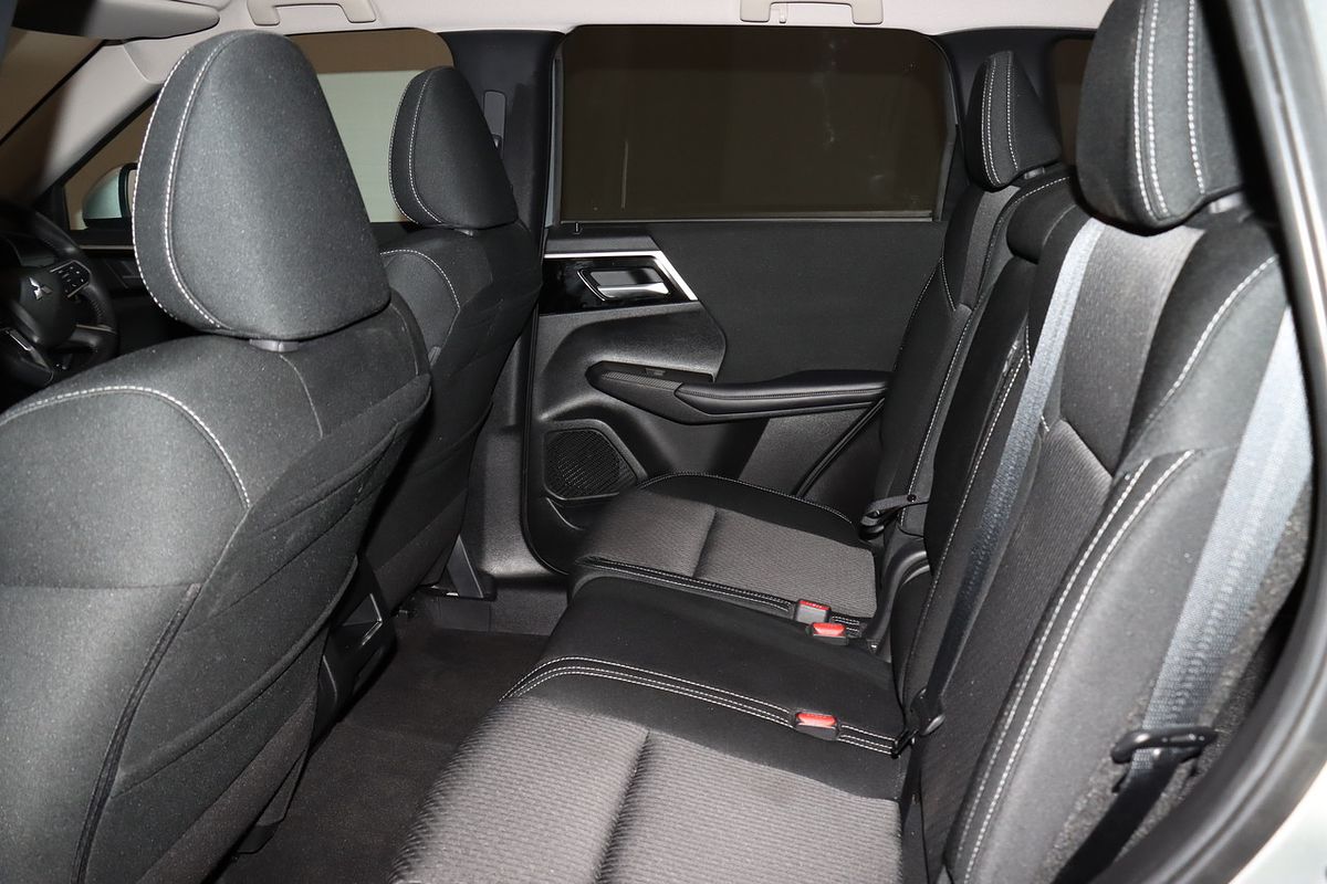 2023 Mitsubishi Outlander LS ZM