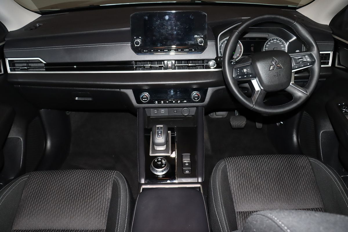 2023 Mitsubishi Outlander LS ZM