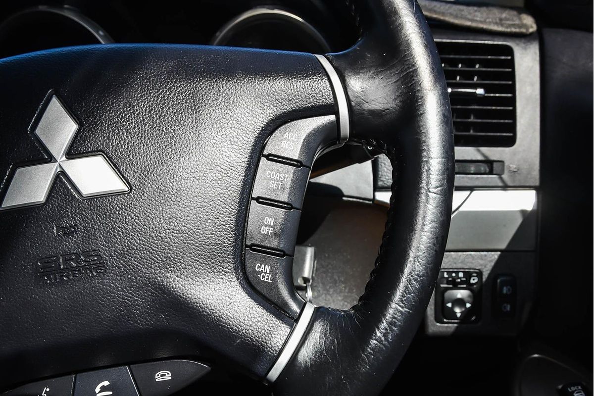 2016 Mitsubishi Pajero GLS NX