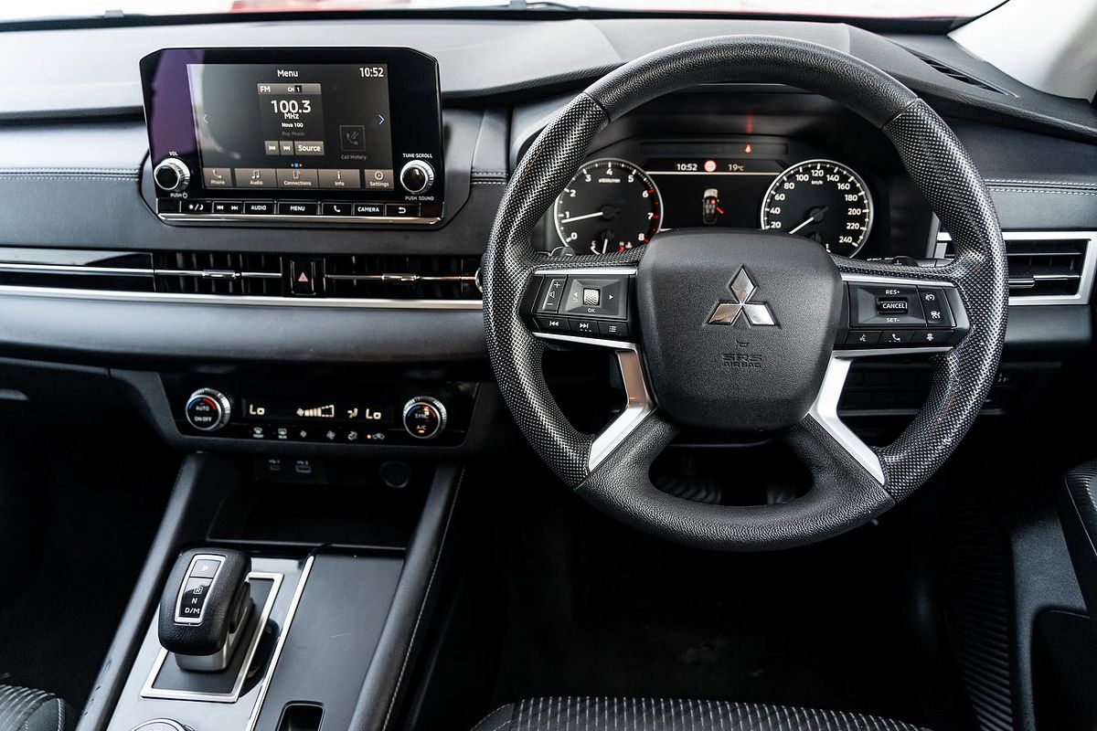 2023 Mitsubishi Outlander ES ZM