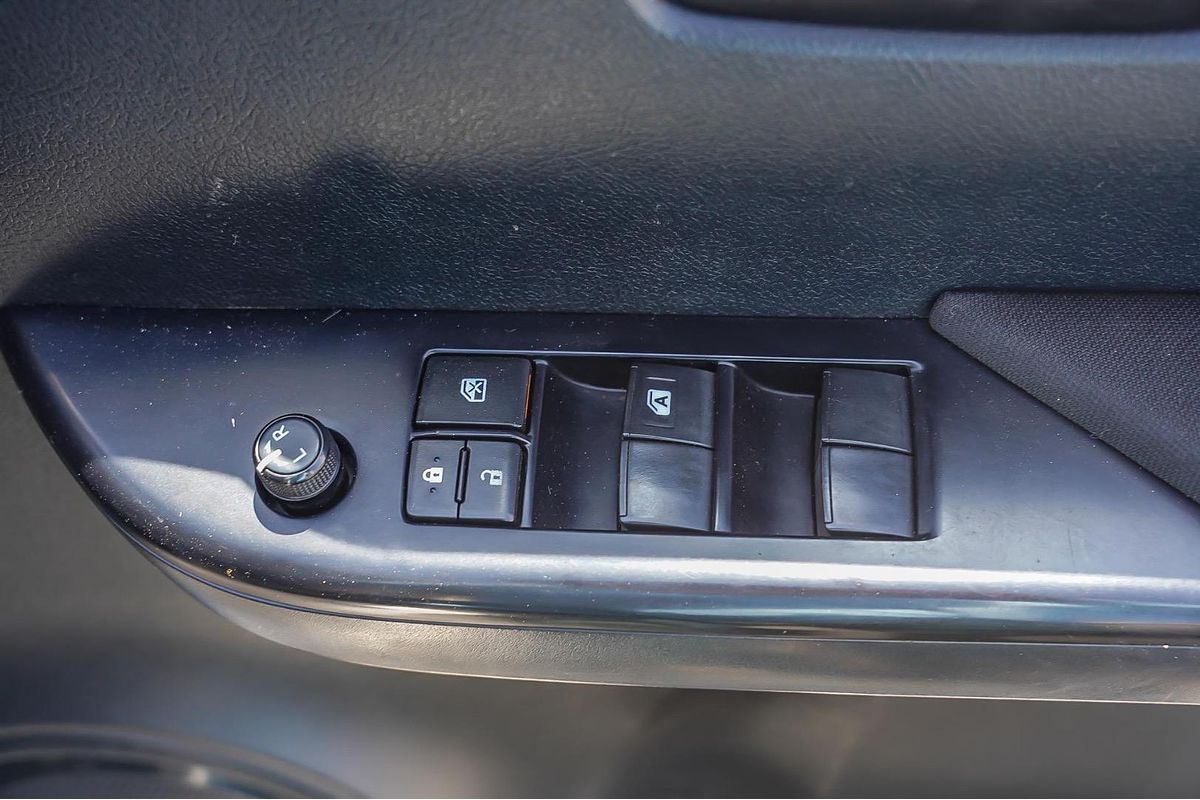 2018 Toyota Hilux SR GUN126R 4X4