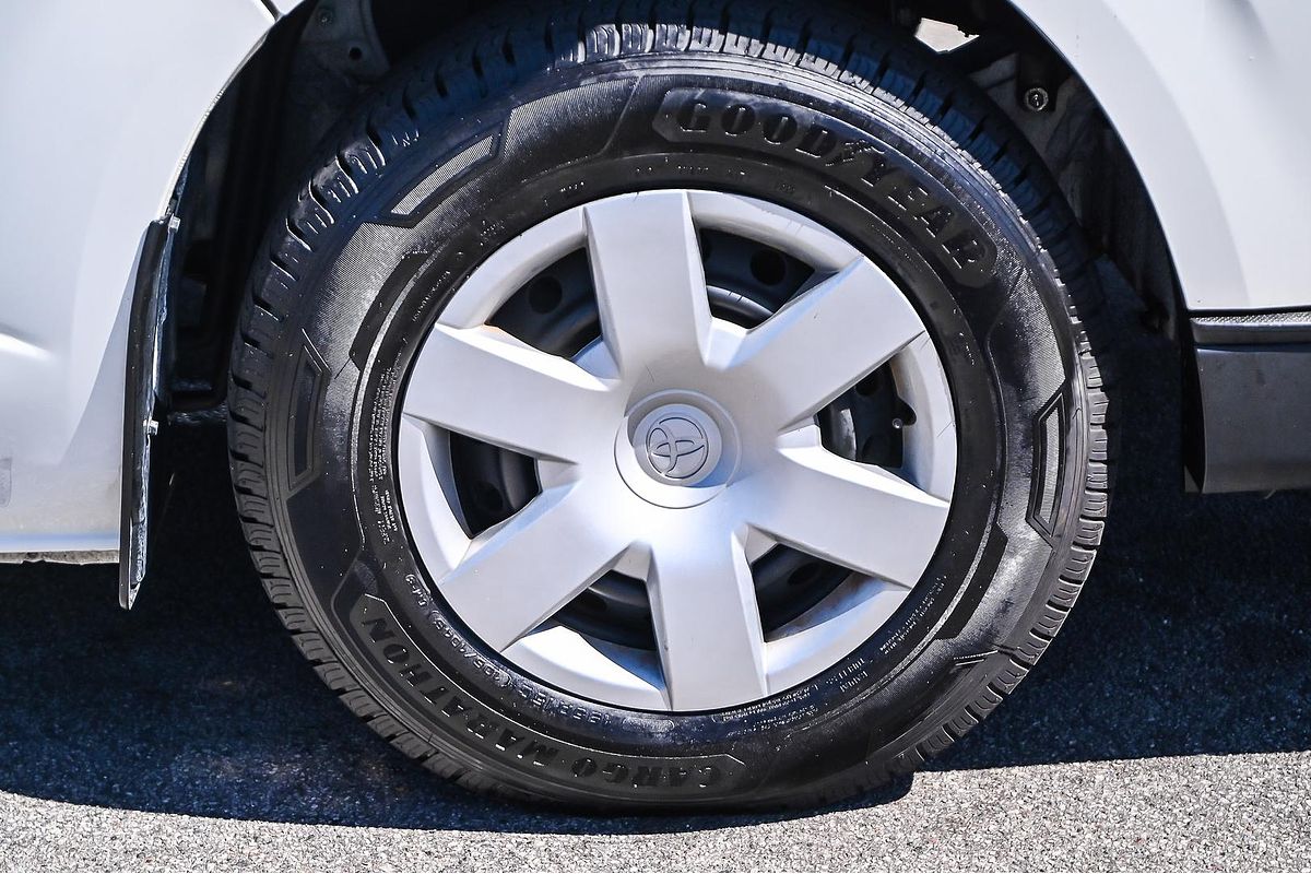 2017 Toyota Hiace Commuter KDH223R