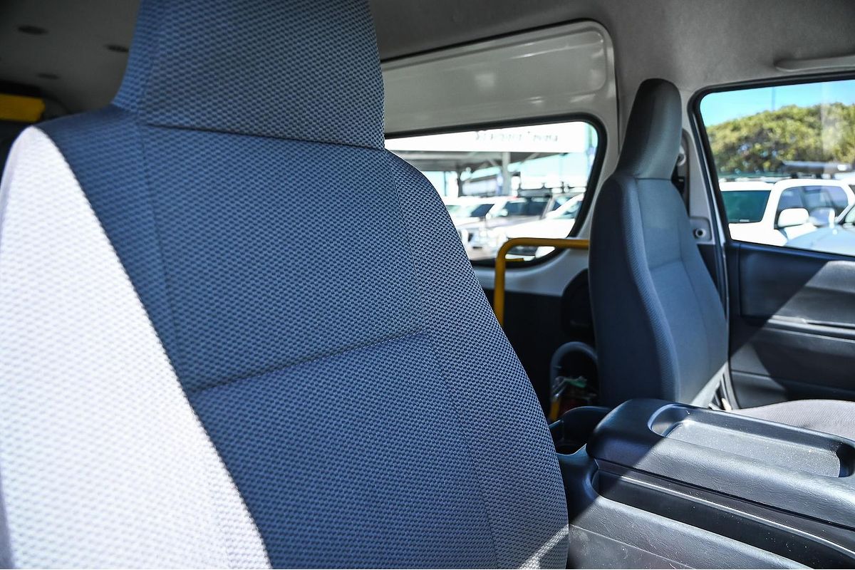 2017 Toyota Hiace Commuter KDH223R