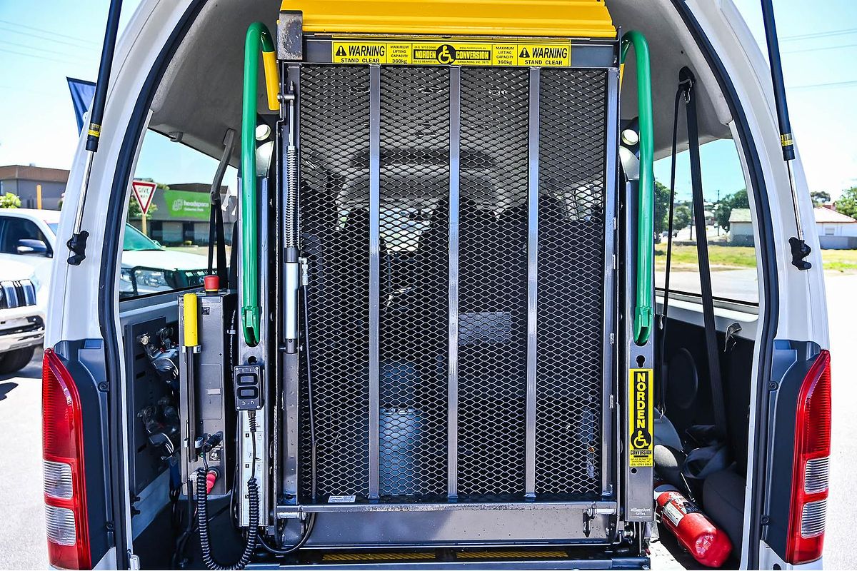 2017 Toyota Hiace Commuter KDH223R