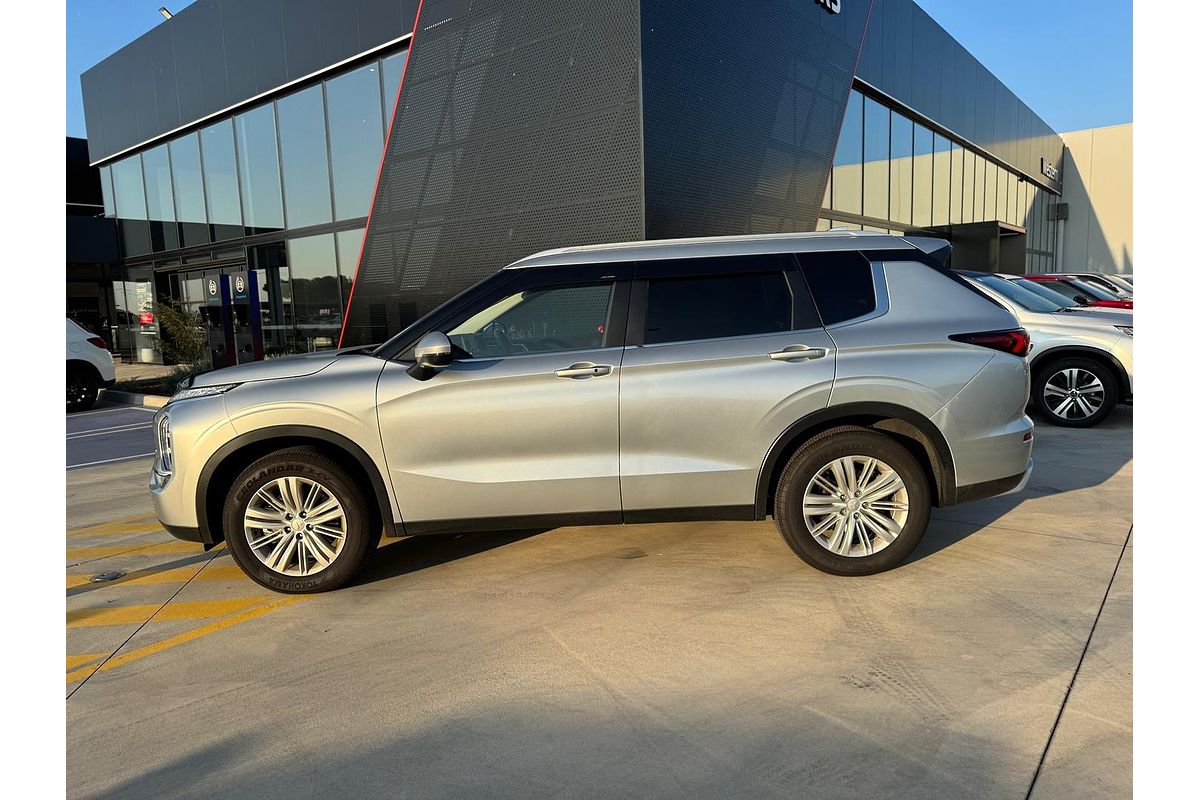 2024 Mitsubishi Outlander LS ZM