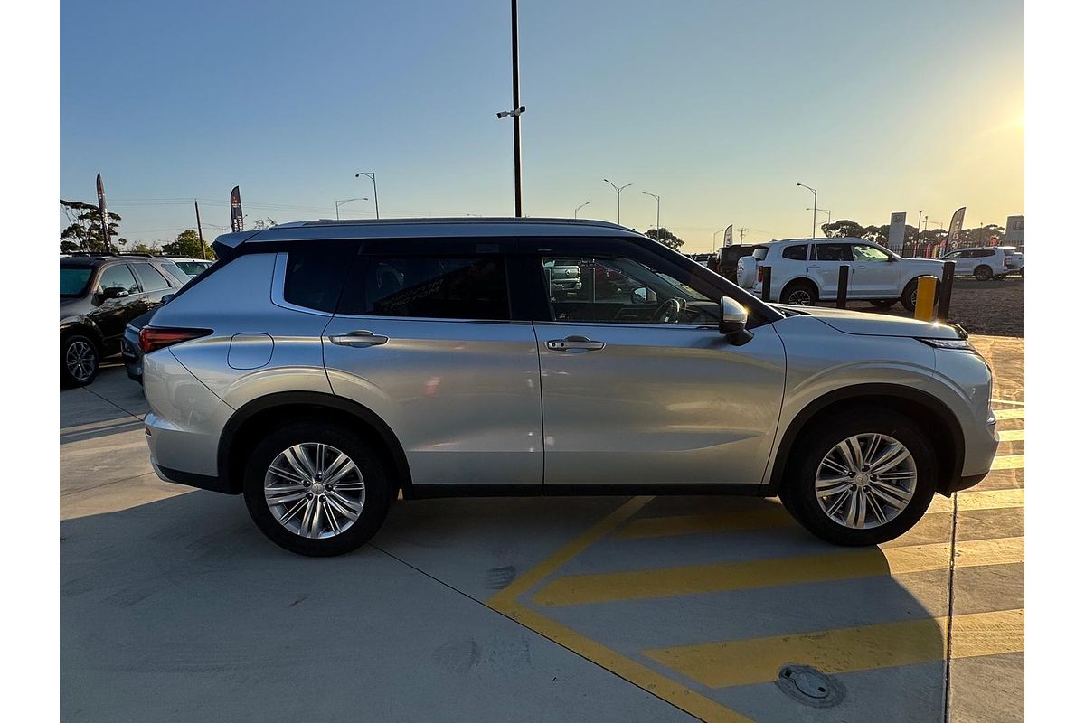 2024 Mitsubishi Outlander LS ZM