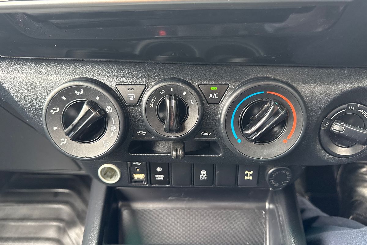 2016 Toyota Hilux SR GUN126R 4X4