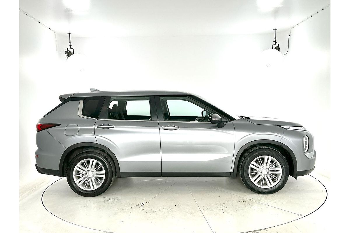 2022 Mitsubishi Outlander ES ZM