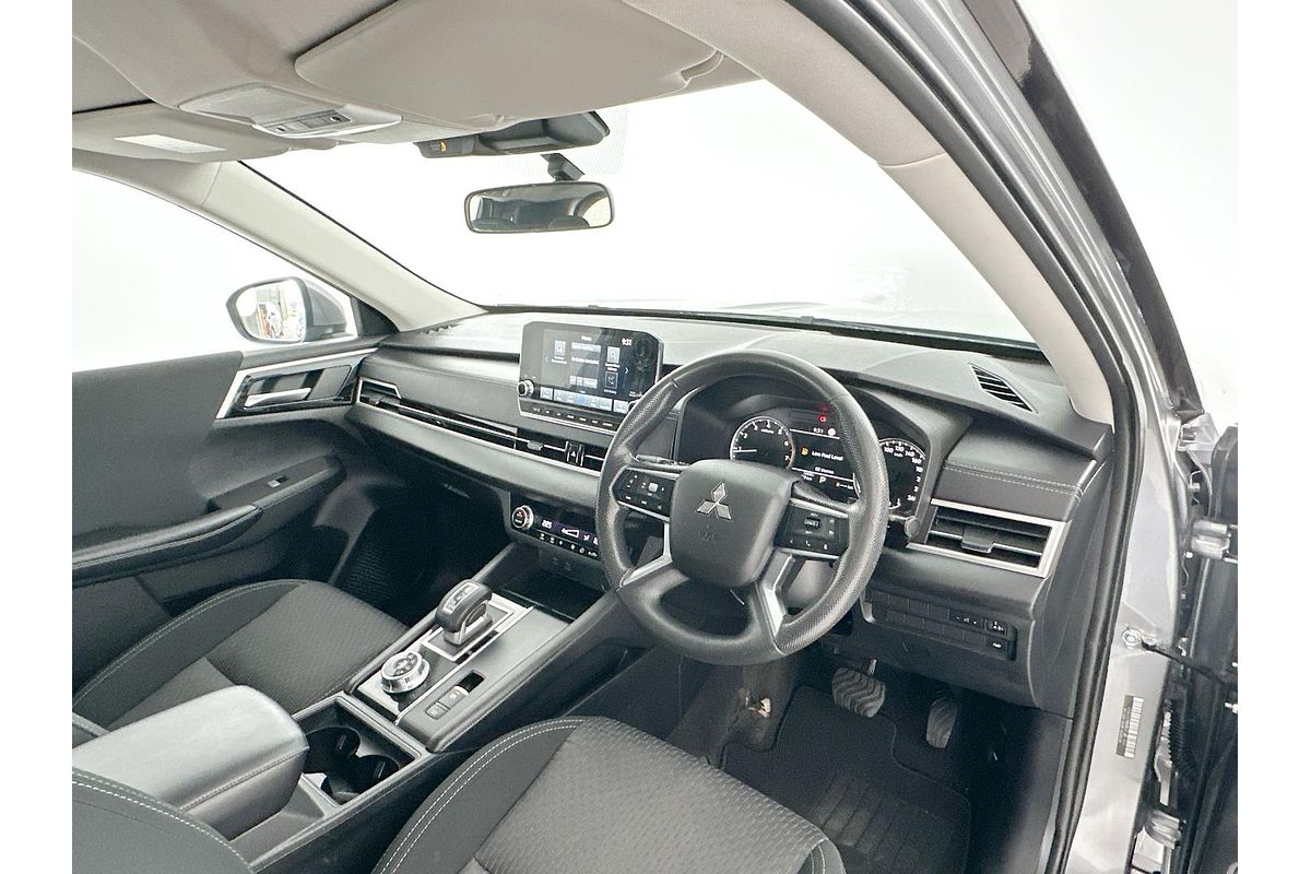 2022 Mitsubishi Outlander ES ZM