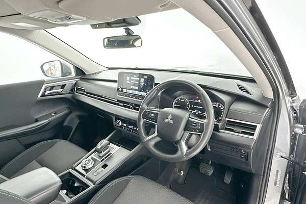 2022 Mitsubishi Outlander ES ZM