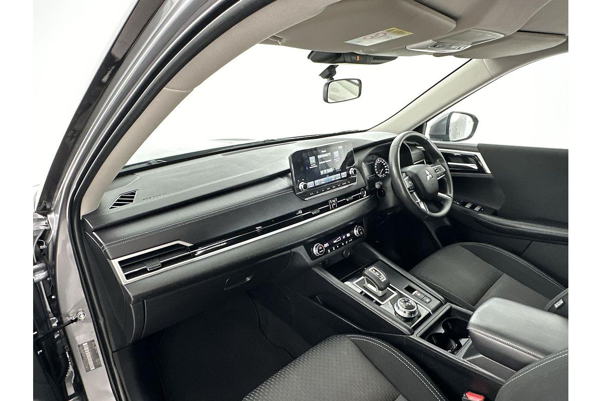 2022 Mitsubishi Outlander ES ZM